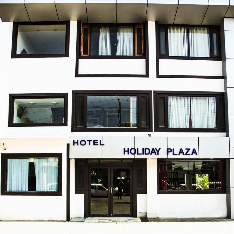 Отель Holiday Plaza Сринагар Экстерьер фото