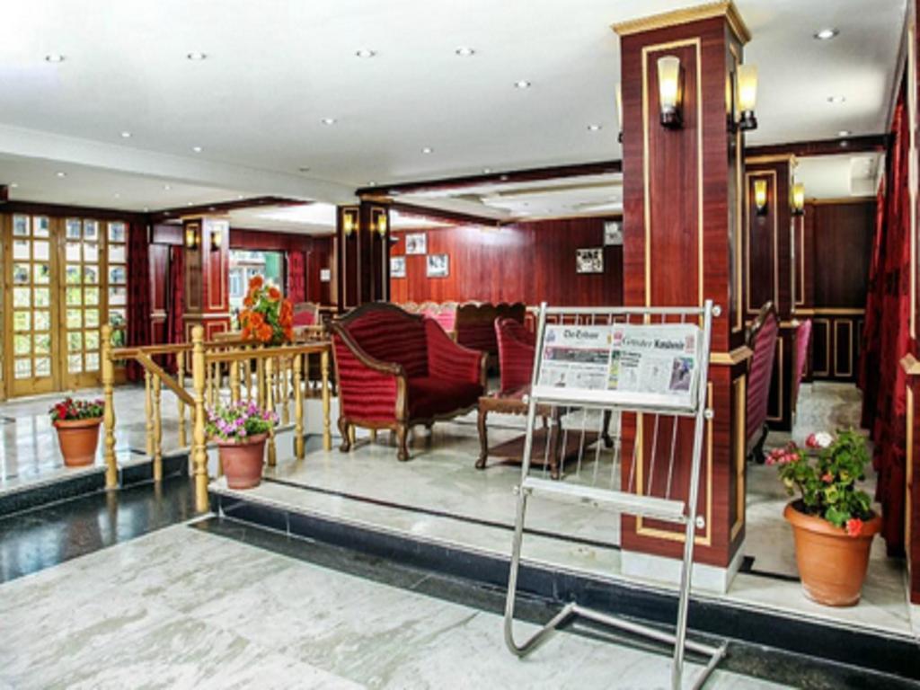Отель Holiday Plaza Сринагар Экстерьер фото