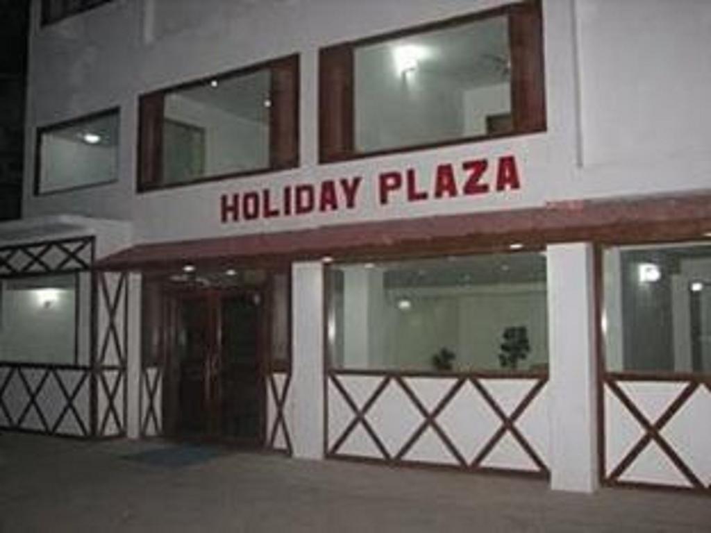 Отель Holiday Plaza Сринагар Экстерьер фото